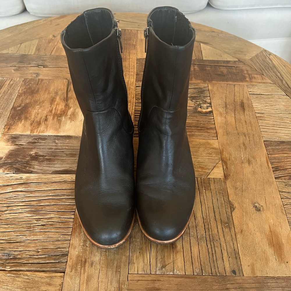 UGG women’s black leather zip boots